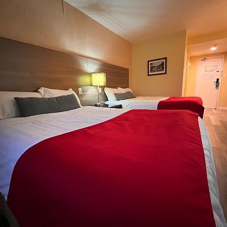 Hotel Cowansville Стая снимка