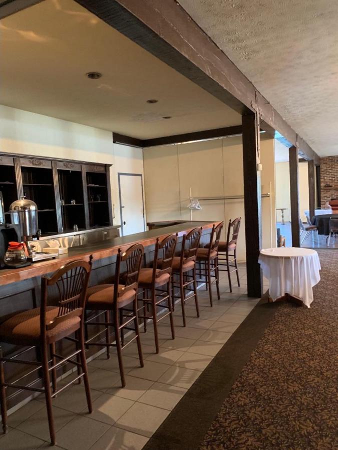 Hotel Cowansville Екстериор снимка