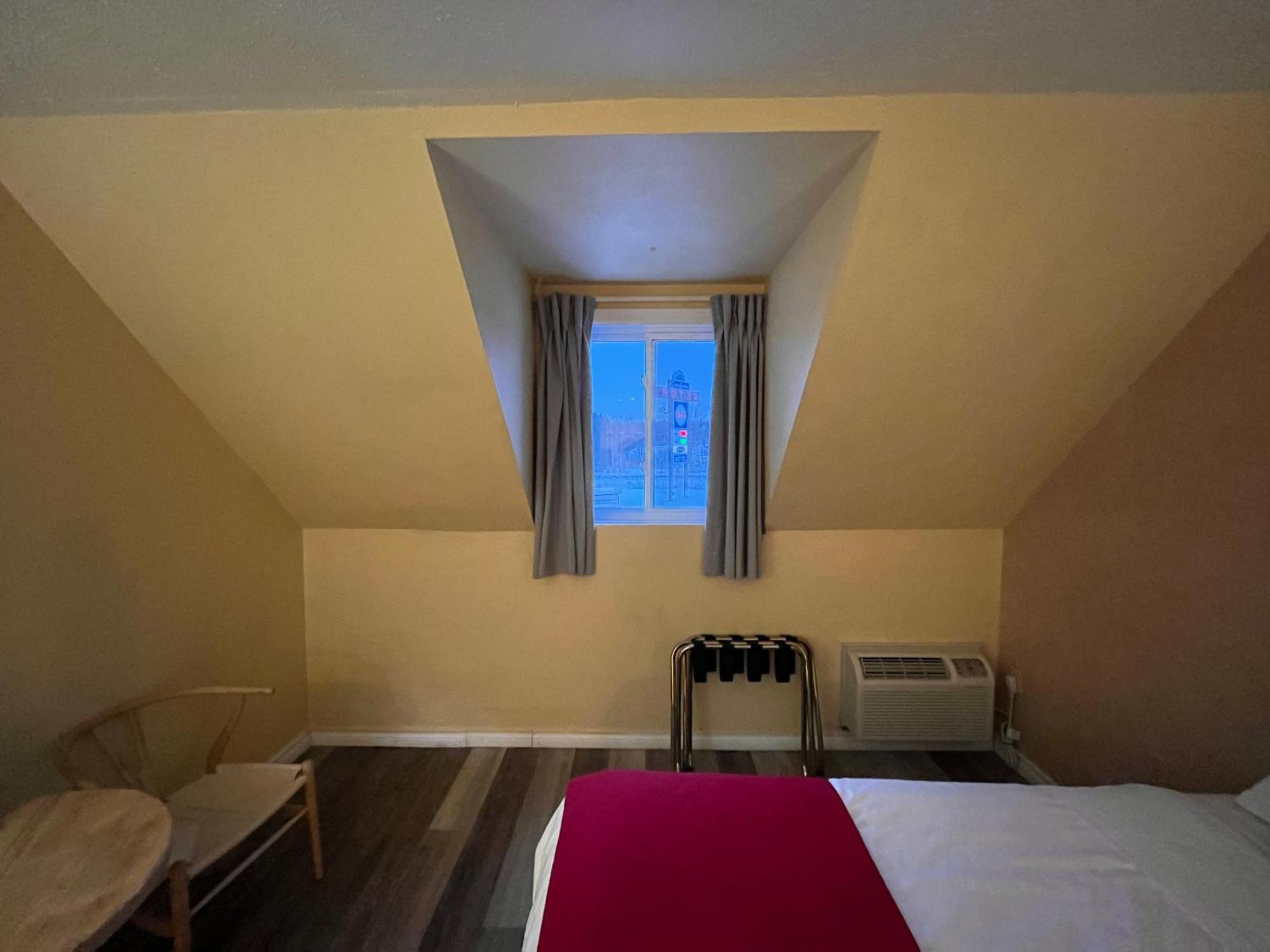 Hotel Cowansville Стая снимка