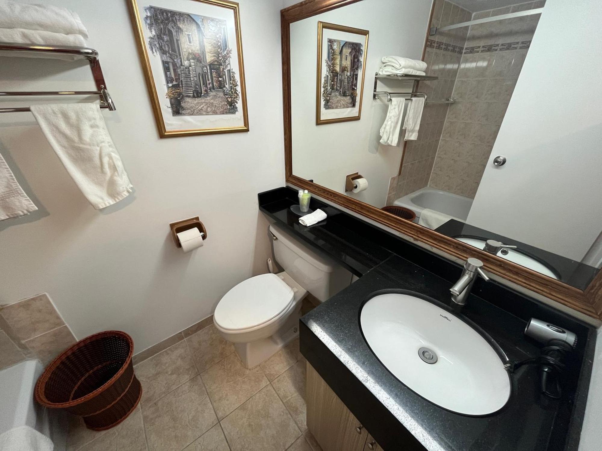 Hotel Cowansville Стая снимка