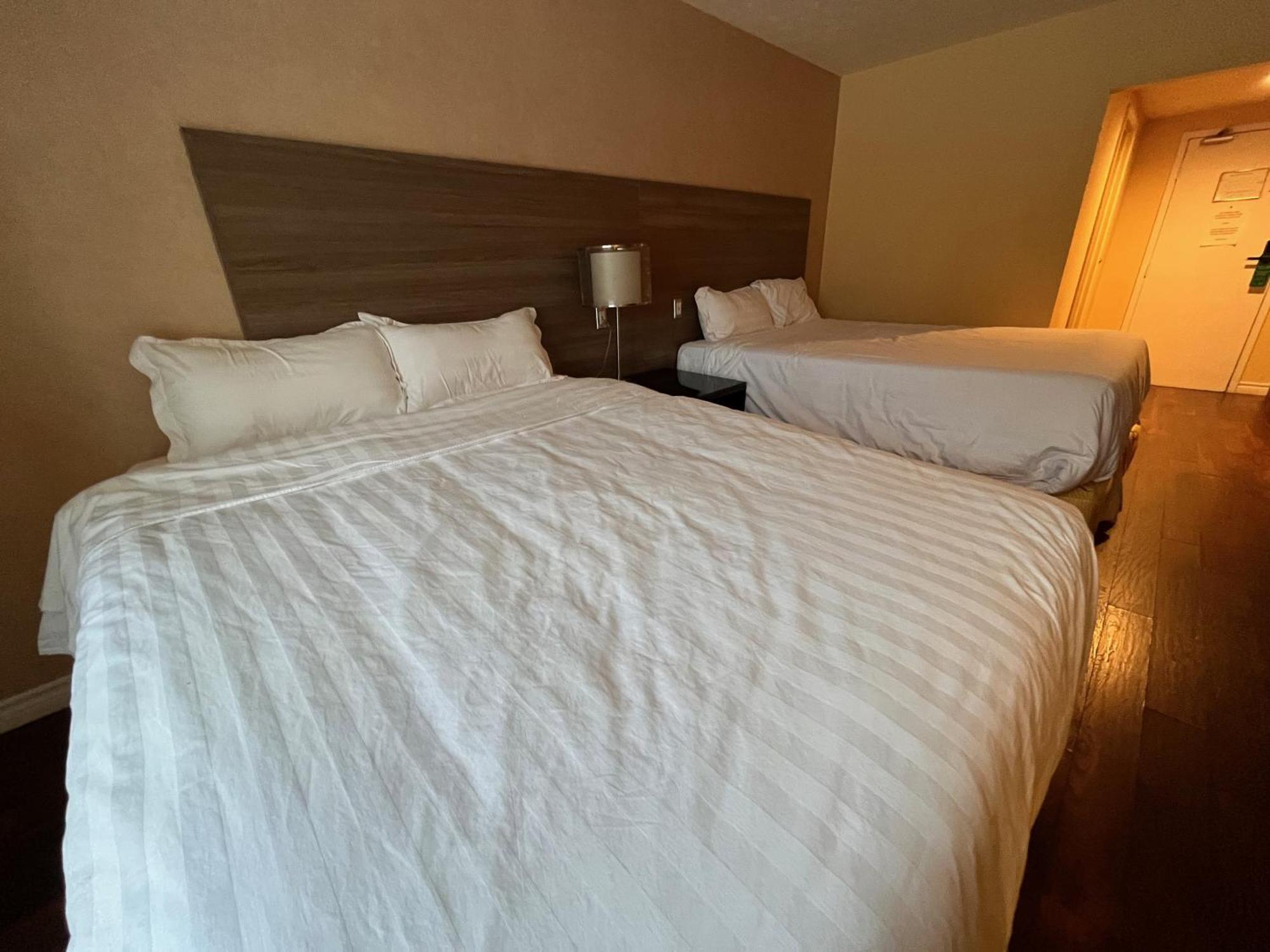Hotel Cowansville Стая снимка