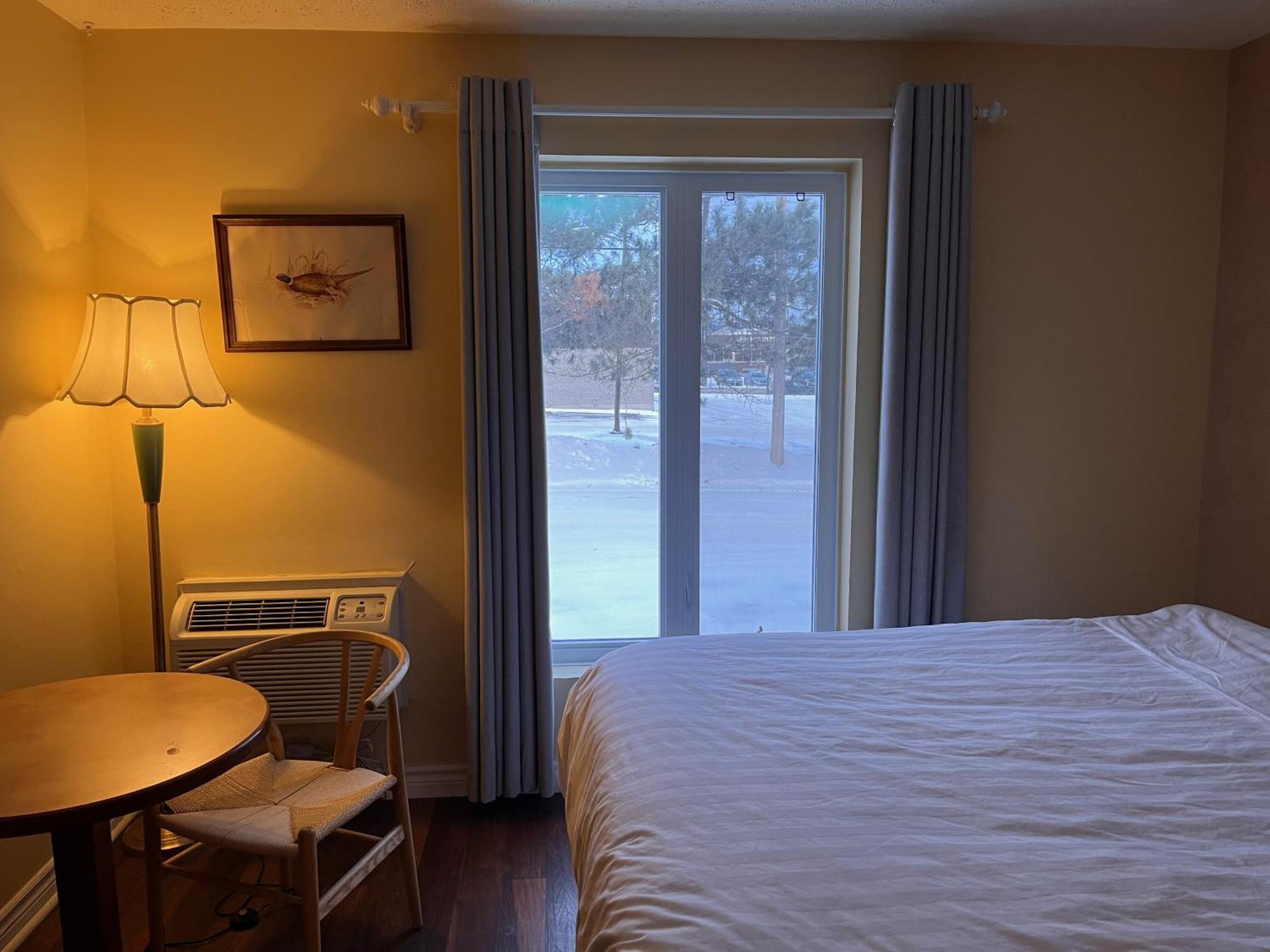 Hotel Cowansville Стая снимка