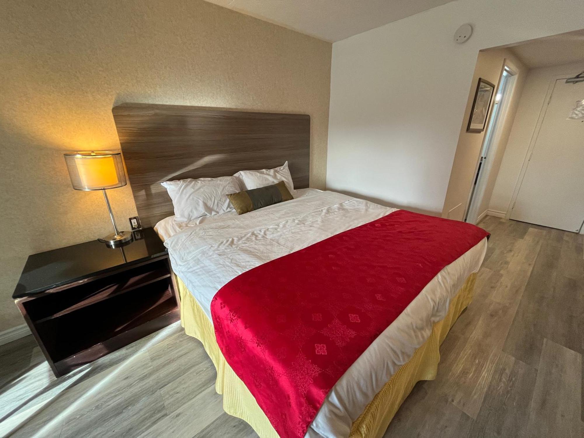 Hotel Cowansville Стая снимка