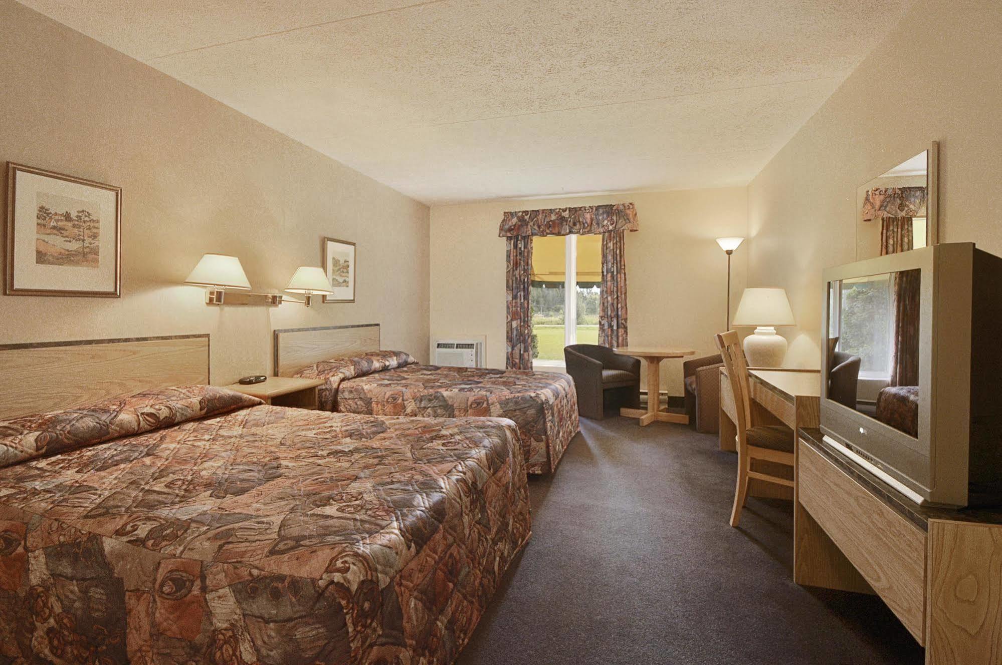 Hotel Cowansville Екстериор снимка
